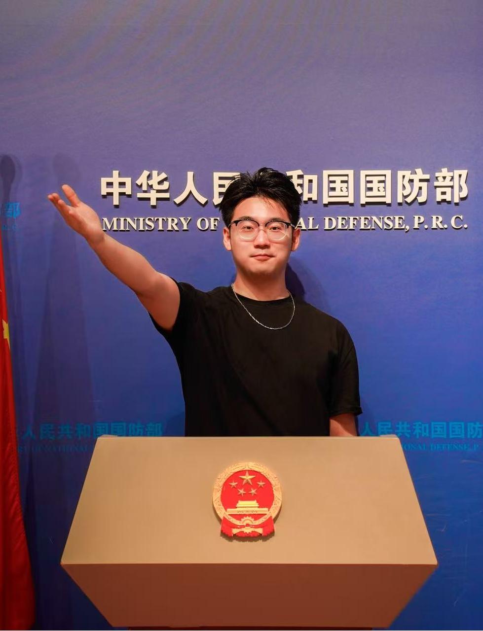 杨明浩